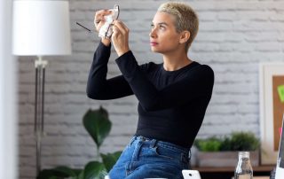 Insomma, pulire gli occhiali è un procedimento veloce ma molto importante, seguendo i consigli elencati sopra si otterrano lenti e montature sempre lucide e trasparenti!